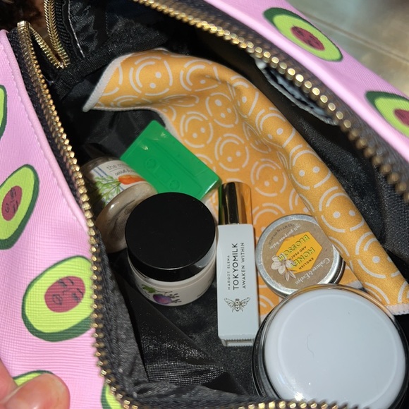 cosmetic bag in “Avocadoze” print w/zip-closure -NWT-matching manicure set - Picture 4 of 14